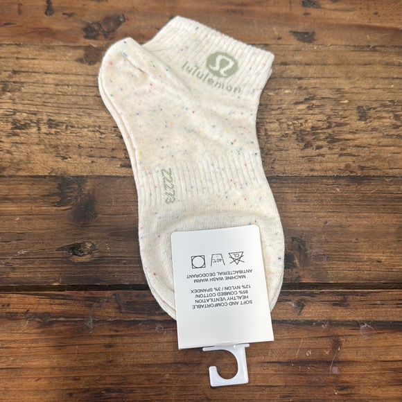 Lululemon Cream Socks with Ribbed Texture - Picture 2 of 2